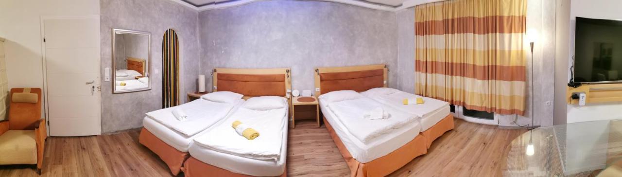 Pension Foehrenhain Gerasdorf bei Wien Exterior foto