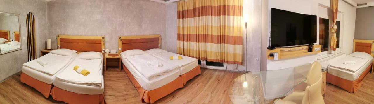 Pension Foehrenhain Gerasdorf bei Wien Exterior foto