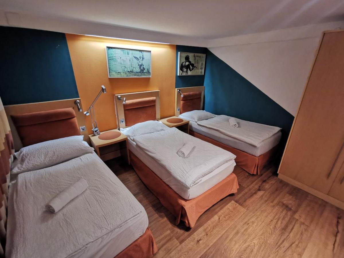 Pension Foehrenhain Gerasdorf bei Wien Exterior foto